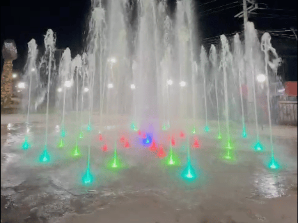 fonte-luminosa-de-noite